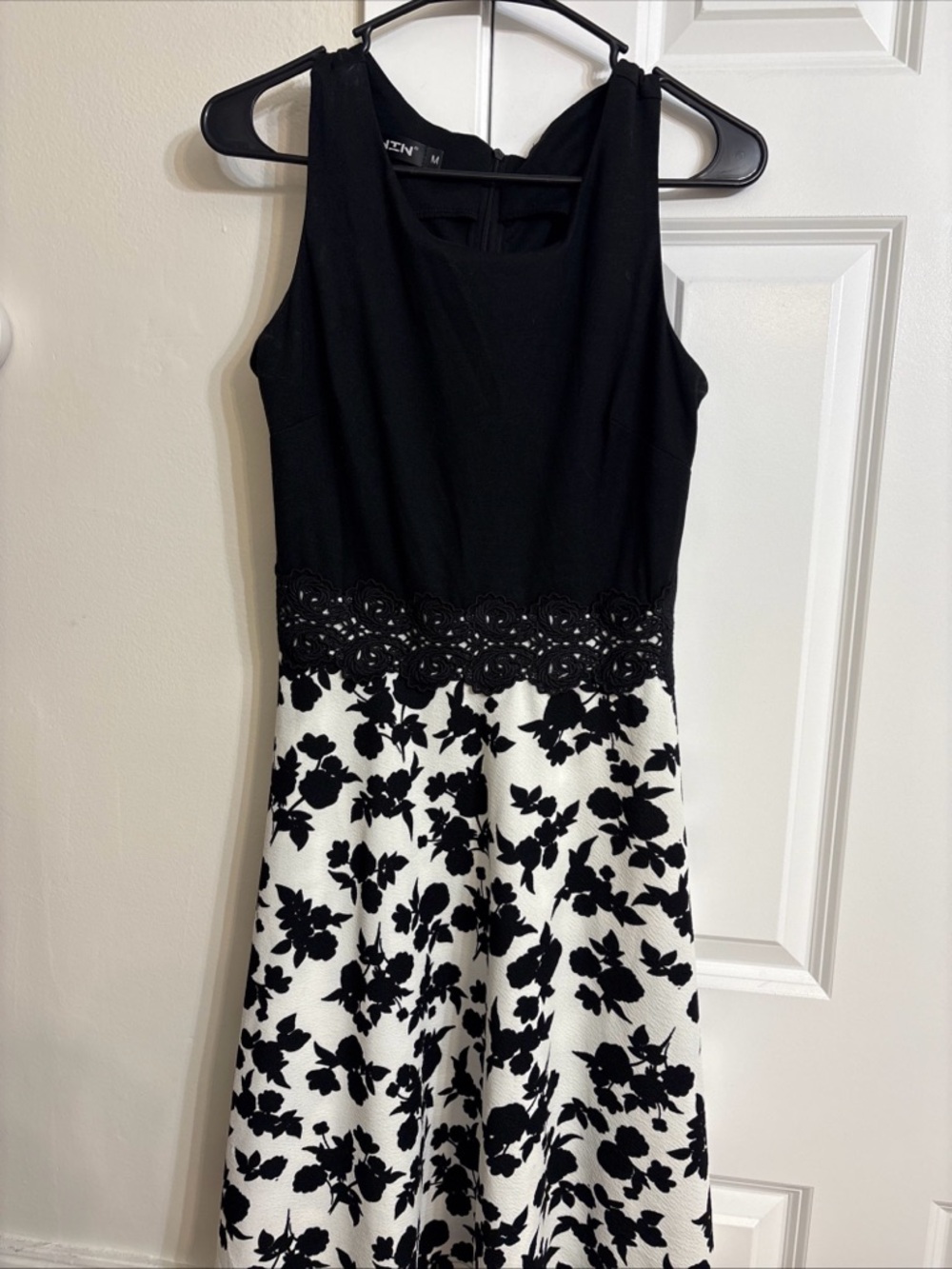 Sleeveless Black & White Floral Midi Dress with Lace Waist